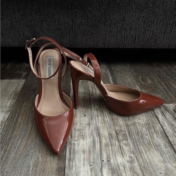 Steve Madden Brown Patent Pointed-Toe Ankle Strap Heels - Picture 3 of 3